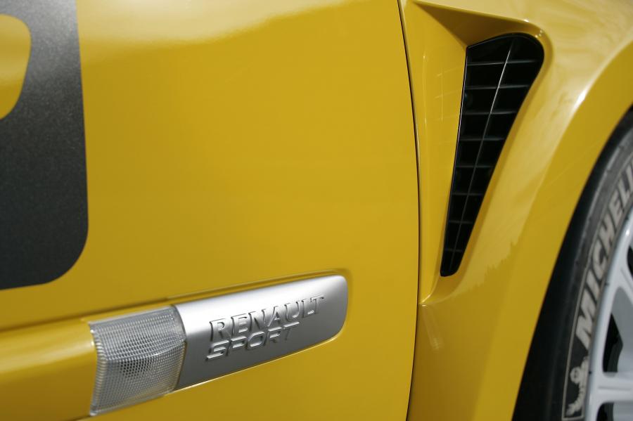  Renault Clio R.S. 2.0 16V 2006 года  (фото 60 из 125)